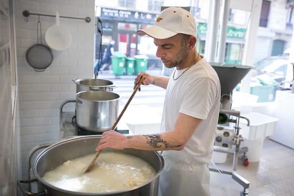 atelier-fabrication-mozzarella-bio-locale-ottanta