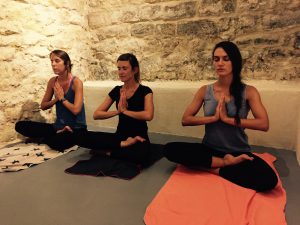 Privatized workshop : Yoga and wine tasting with vegetarian food
