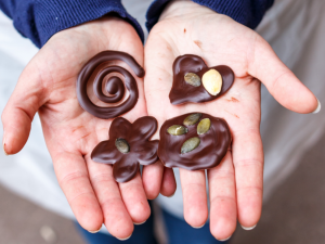 Chocolat : atelier création de mendiants personnalisés bio et équitable