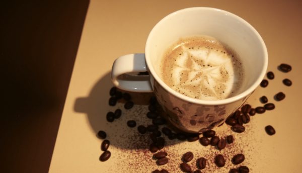cappuccino latte cafe barista julie acti du champ a la table