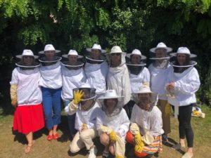 Apiculture : atelier découverte des secrets des abeilles dans une ferme urbaine